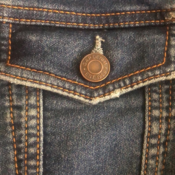 Size 10/11 GapKids Denim Jacket - Picture 7 of 7